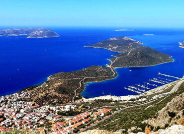 Antalya Kaş’ta taş yapı ev tadilatı yapan ustalar ve dekorasyon çalışması